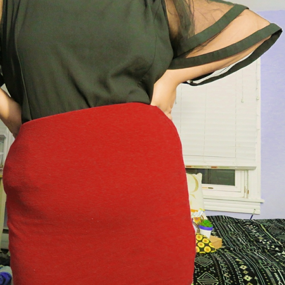 *BARELY WORN!* Red mini pencil skirt